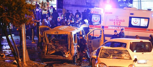 На месте взрыва в Стамбуле На месте взрыва в Стамбуле - Sputnik Таджикистан