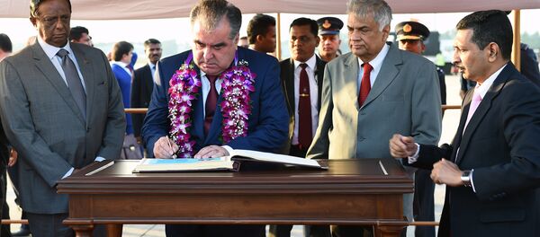 Эмомали Рахмон во время визита на Шри-Ланку - Sputnik Таджикистан