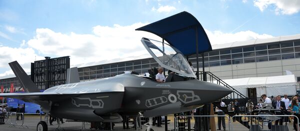 Истребитель Локхид Мартин F-35, архивное фото - Sputnik Таджикистан