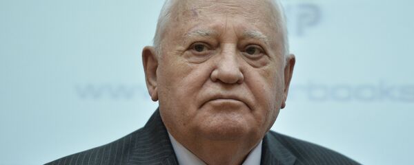 Собиқ президенти ИМА Михаил Горбочев, акс аз бойгонӣ - Sputnik Тоҷикистон