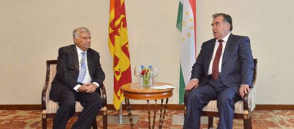 Эмомалӣ Раҳмон ва сарвазири Шри-Ланка Эмомалӣ Раҳмон ва сарвазири Шри-Ланка - Sputnik Тоҷикистон