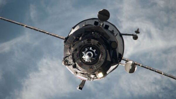 Грузовой транспортный корабль Прогресс приближается к Международной космической станции - Sputnik Таджикистан