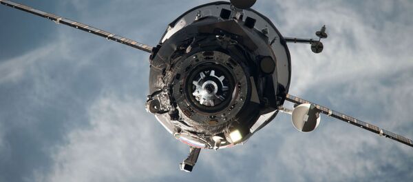 Грузовой транспортный корабль Прогресс приближается к Международной космической станции - Sputnik Таджикистан