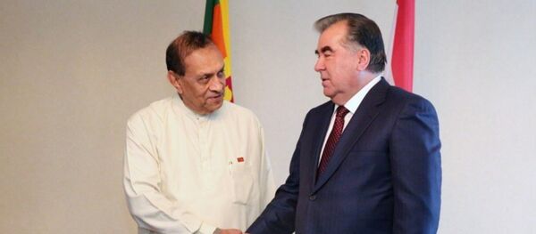 Президент Таджикистана Эмомали Рахмон и председатель Демократической Социалистической Республики Шри-Ланка Кару Джаясурия Президент Таджикистана Эмомали Рахмон и председатель Демократической Социалистической Республики Шри-Ланка Кару Джаясурия - Sputnik Таджикистан