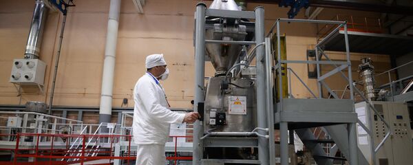 На химическом заводе, архивное фото - Sputnik Таджикистан