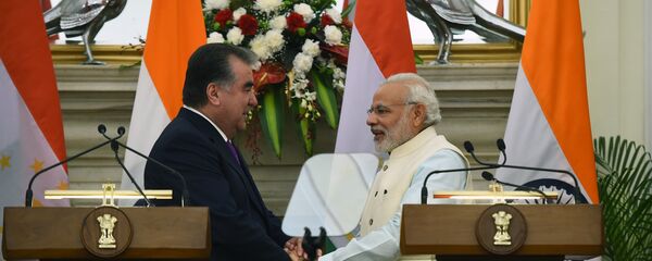 Президент Таджикистана Эмомали Рахмон и премьер-министр Индии Нарендра Моди Президент Таджикистана Эмомали Рахмон и премьер-министр Индии Нарендра Моди - Sputnik Таджикистан