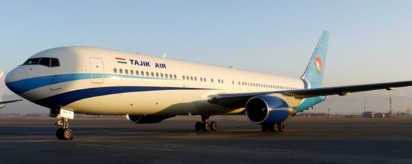 Самолет авиакомпании Таджик Эйр, архивное фото Самолет авиакомпании Таджик Эйр, архивное фото - Sputnik Тоҷикистон