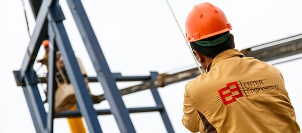 Рабочий компании ENTER Engineering - Sputnik Таджикистан