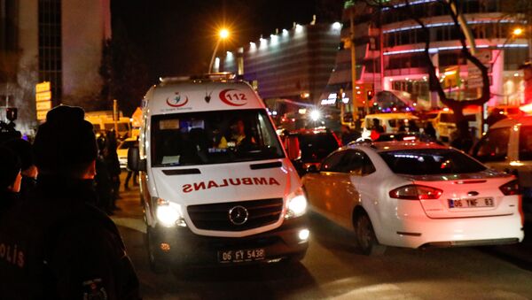 Скорая возле здания, где был тяжело ранен российский посол в Турции - Sputnik Таджикистан