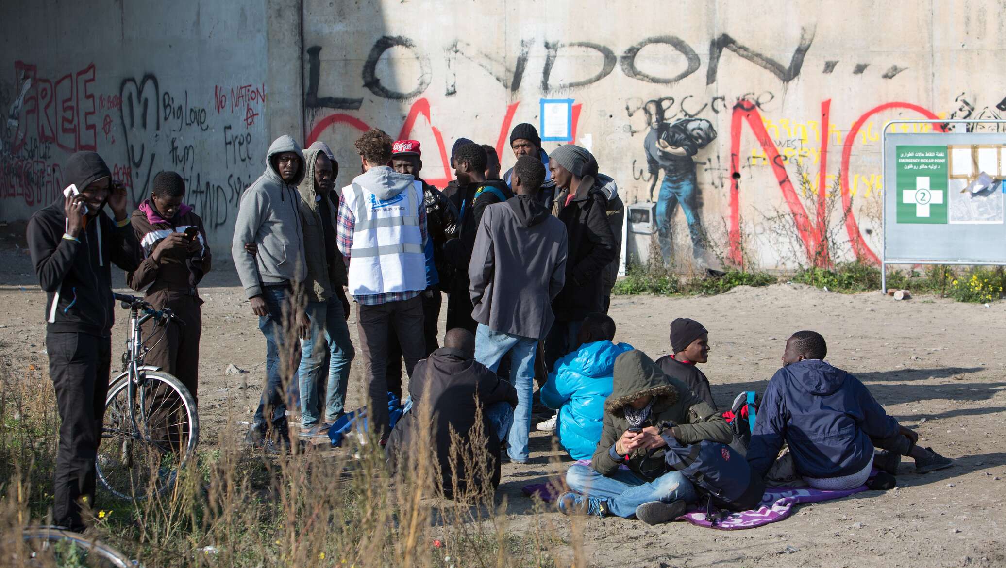 Новые европейцы. Последний европеец. Мигранты во франции. Новые европейцы national. Рабочие мигранты во франции.