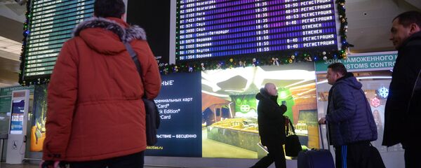 Табло вылетов в аэропорту, архивное фото - Sputnik Таджикистан