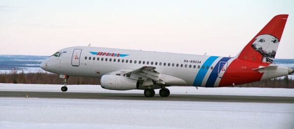 Самолет авиакомпании Ямал, архивное фото - Sputnik Таджикистан