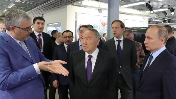 Президент РФ Владимир Путин, президент Казахстана Нурсултан Назарбаев - Sputnik Таджикистан