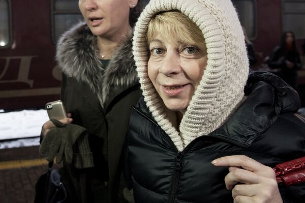 Елизавета Глинка привезла группу тяжелобольных детей из Донецка в Москву Елизавета Глинка привезла группу тяжелобольных детей из Донецка в Москву - Sputnik Таджикистан