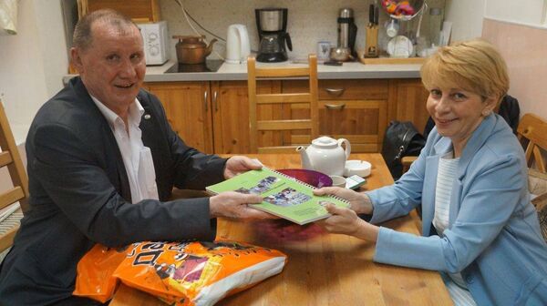 Елизавета Глинка и ее близкий друг и соратник Юрий Потапенко, архивное фото Елизавета Глинка и ее близкий друг и соратник Юрий Потапенко, архивное фото - Sputnik Таджикистан