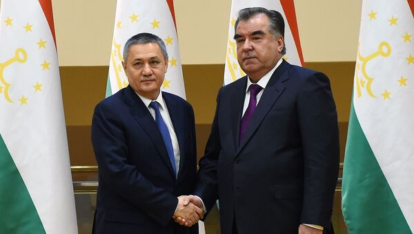 Встреча Эмомали Рахмона с вице-премьером Узбекистана Рустамом Азимовым - Sputnik Таджикистан