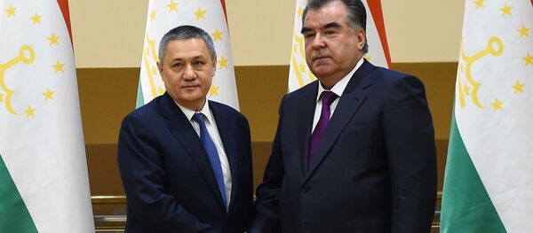 Эмомалӣ Раҳмон ва Рустам Азимов, акс аз бойгонӣ - Sputnik Тоҷикистон