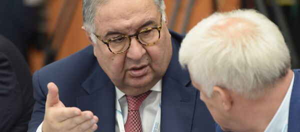 Алишер Усманов, архивное фото Алишер Усманов, архивное фото - Sputnik Таджикистан