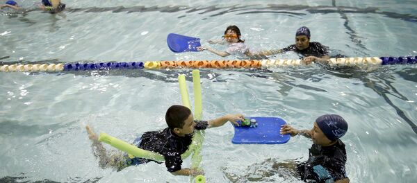 На уроке плавания, архивное фото - Sputnik Таджикистан