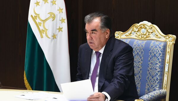 Эмомали Рахмон на заседании парламента Таджикистана - Sputnik Таджикистан