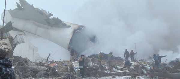 Первые кадры с места крушения грузового самолета — ЧП под Бишкеком Первые кадры с места крушения грузового самолета — ЧП под Бишкеком - Sputnik Таджикистан