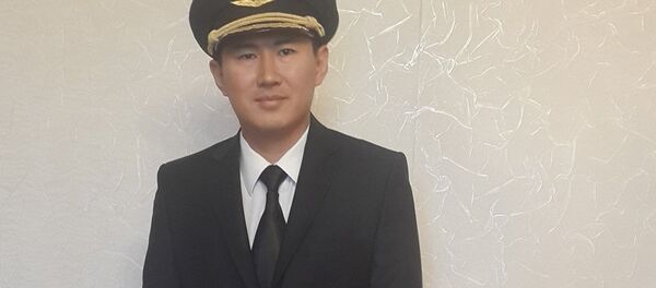 Сотрудник одной из кыргызстанских авиакомпаний Турар Исмаилов Сотрудник одной из кыргызстанских авиакомпаний Турар Исмаилов - Sputnik Таджикистан