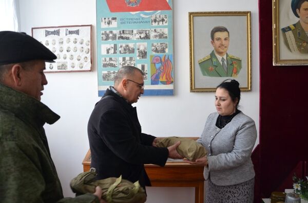 Группа памяти 201 РВБ совместно с воинами-интернационалистами посетили школу № 37 в честь Александра Григорьевича Мироненко - Sputnik Таджикистан