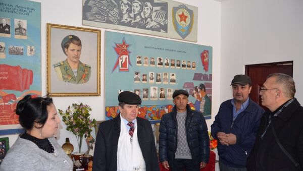Группа памяти 201 РВБ совместно с воинами-интернационалистами посетили школу № 37 в честь Александра Григорьевича Мироненко - Sputnik Таджикистан