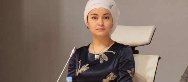 Актриса Бибигул Суюншалина дар нишасти матбуотӣ - Sputnik Тоҷикистон