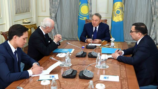 Встреча Нурсултана Назарбаева со специальным посланником Генерального секретаря ООН по Сирии Стаффаном де Мистурой - Sputnik Таджикистан