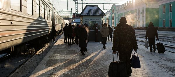 Пассажиры на станции, архивное фото - Sputnik Тоҷикистон