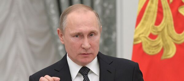 Владимир Путин, акс аз бойгонӣ - Sputnik Тоҷикистон