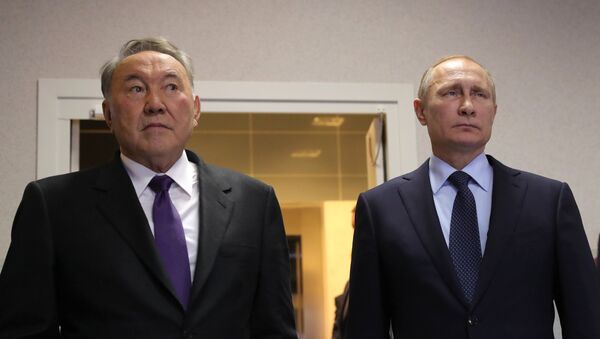 Президент РФ Владимир Путин и президент Казахстана Нурсултан Назарбаев, архивное фото - Sputnik Таджикистан