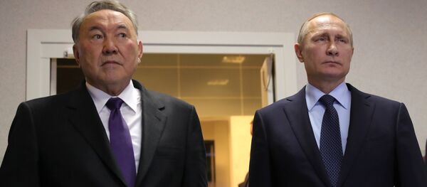 Президент РФ Владимир Путин и президент Казахстана Нурсултан Назарбаев, архивное фото Президент РФ Владимир Путин и президент Казахстана Нурсултан Назарбаев, архивное фото - Sputnik Таджикистан