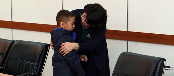 Вохӯрии муовини аввали вазорати корҳои хориҷии ҶҚ Динара Кемелова бо Жакшилик - Sputnik Тоҷикистон