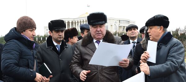 Президент Таджикистана Эмомали Рахмон и мэр Душанбе Рустам Эмомали - Sputnik Тоҷикистон