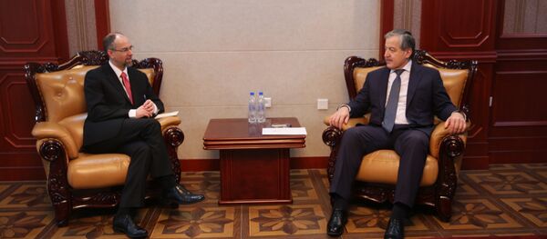 Сироҷиддин Аслов ва Сафири Мухтор ва Фавқуллодаи Канада дар ҶТ - Sputnik Тоҷикистон