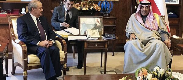 Министр иностранных дел Узбекистана Абдулазизом Камилов и премьер-министр Кувейта шейх Джабер аль-Мубарак аль-Хамад ас-Сабах - Sputnik Таджикистан