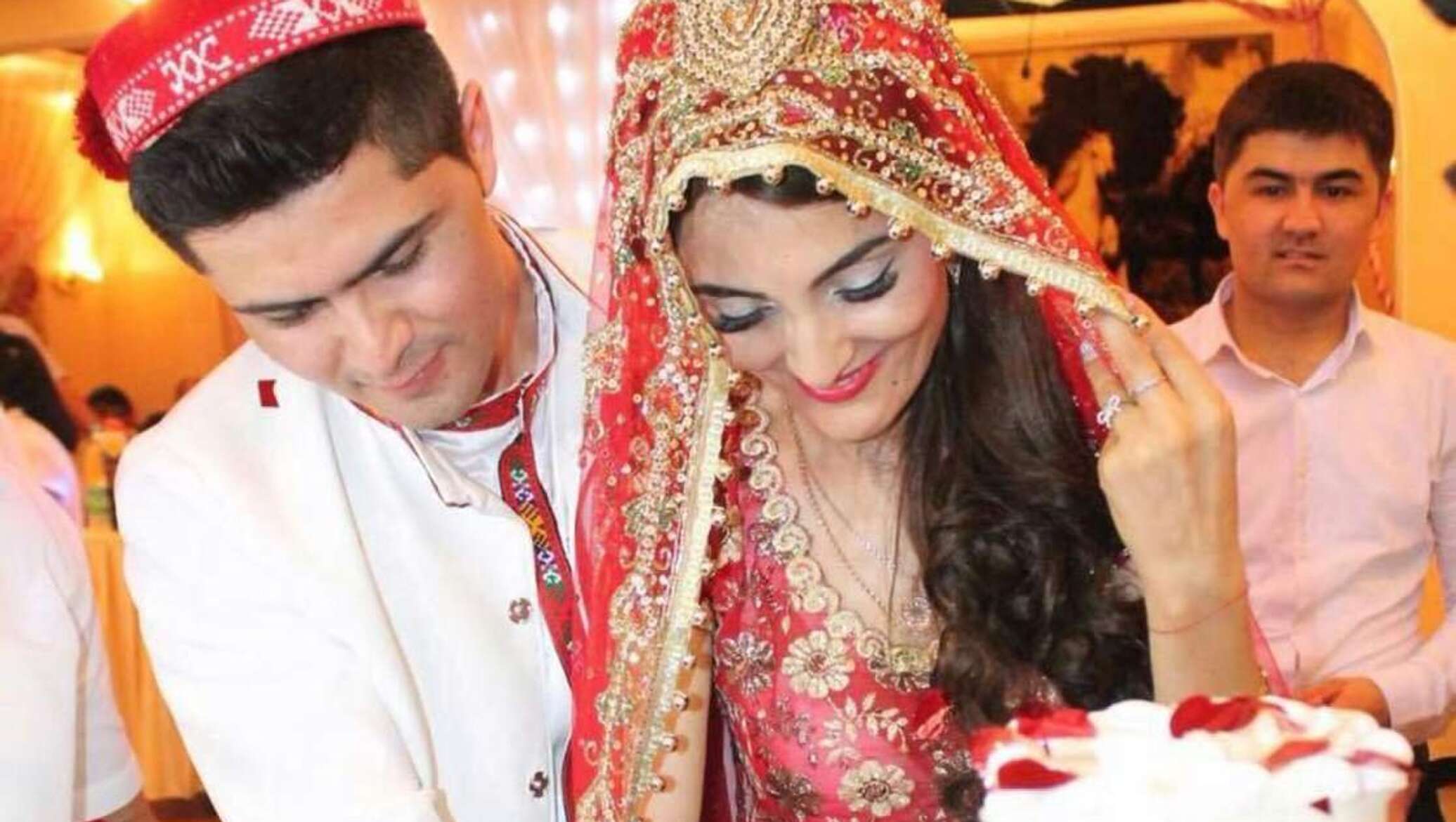Перед таджикский. Таджикская свадьба. Свадебные традиции Таджикистана. Таджикские невесты. Таджикская свадьба фото.