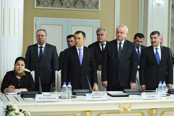 Ҷаласаи комиссияи давлатӣ оид ба ҳолатҳои фавқуллода. Акс аз бойгонӣ Ҷаласаи комиссияи давлатӣ оид ба ҳолатҳои фавқуллода. Акс аз бойгонӣ - Sputnik Тоҷикистон