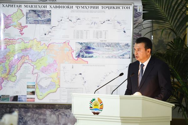 Ҷаласаи комиссияи давлатӣ оид ба ҳолатҳои фавқуллода. Акс аз бойгонӣ Ҷаласаи комиссияи давлатӣ оид ба ҳолатҳои фавқуллода. Акс аз бойгонӣ - Sputnik Тоҷикистон