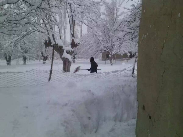 Тозакунии барф дар ВМКБ Тозакунии барф дар ВМКБ - Sputnik Тоҷикистон