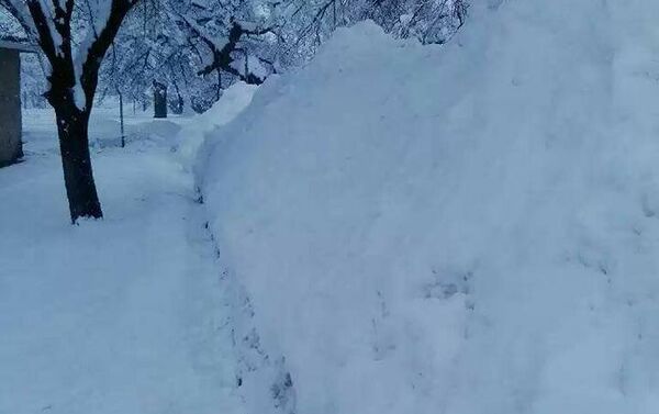Заваленный снегом дорога в ГБАО - Sputnik Таджикистан
