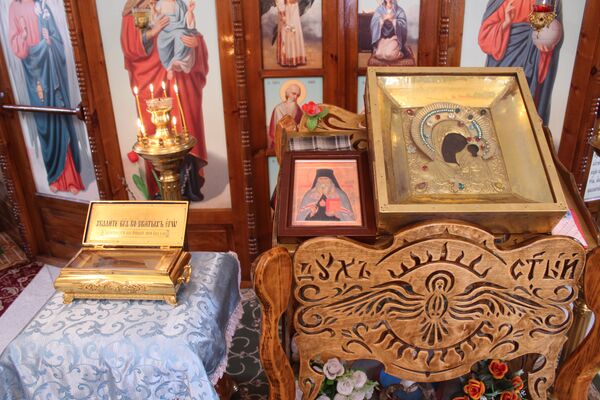 В Таджикистан привезли чудотворную икону Казанской Божьей матери и ковчег с частицей мощей Святителя Феофана Затворника В Таджикистан привезли чудотворную икону Казанской Божьей матери и ковчег с частицей мощей Святителя Феофана Затворника - Sputnik Таджикистан