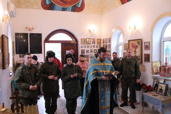 В Таджикистан привезли чудотворную икону Казанской Божьей матери и ковчег с частицей мощей Святителя Феофана Затворника В Таджикистан привезли чудотворную икону Казанской Божьей матери и ковчег с частицей мощей Святителя Феофана Затворника - Sputnik Таджикистан