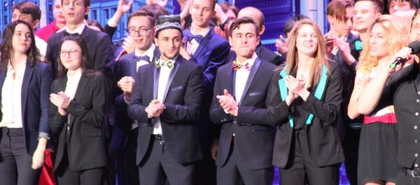 Дастаи КВН-и Тоҷикитон дар Маскав. Акс аз бойгонӣ - Sputnik Таджикистан