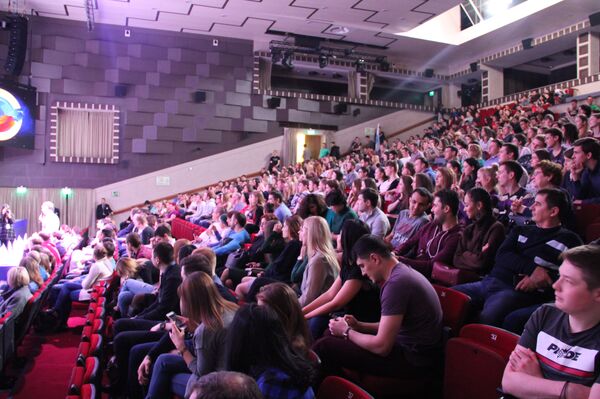 Тамошобинони КВН дар Маскав - Sputnik Тоҷикистон