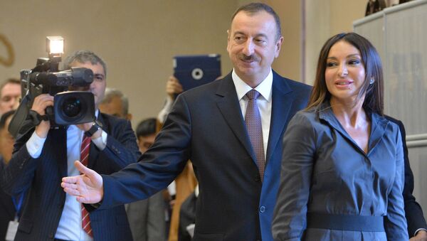 Действующий президент Республики Азербайджан Ильхам Алиев с супругой Мехрибан, архивное фото - Sputnik Тоҷикистон
