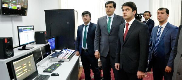 Рустами Эмомалӣ зимни ифтитоҳи телевизиони Футбол, акс аз бойгонӣ - Sputnik Тоҷикистон