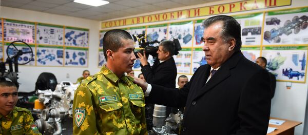 Президенти ҶТ Эмомалӣ Раҳмон дар маросими ифтитоҳи Маркази таълимии Пойтахт - Sputnik Тоҷикистон